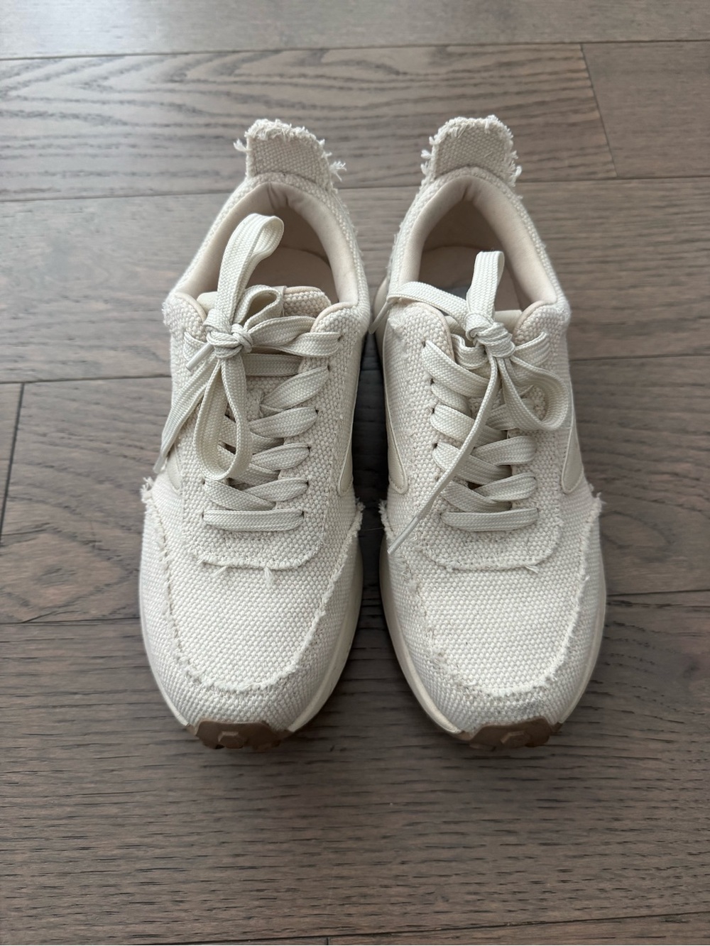 Like new Dolce Vita Brantley Neutral Cream Canvas Sneakers - size 6